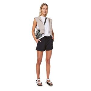 Lululemon Spring Break Away Short Sz 4 4-way Stretch 3" Black (Second Release)